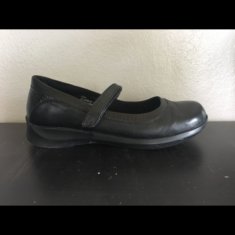 Apex black orthopedic shoe